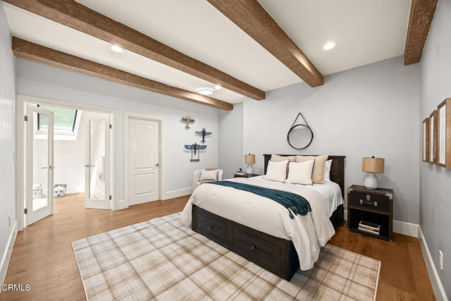 5008 La Canada Boulevard, La Canada Flintridge CA: https://media.crmls.org/mediaz/e179d1a6-df5a-4fb7-a7fc-e38e4d76ebcf.jpg