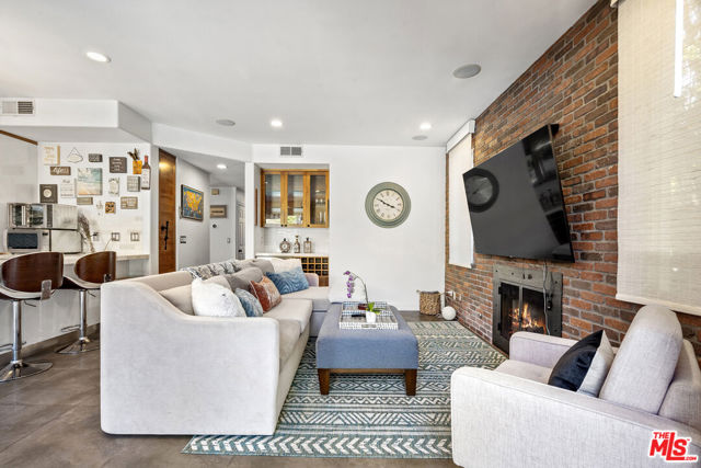 4544 Tobias Avenue, Sherman Oaks CA: https://media.crmls.org/mediaz/e17a3d52-77b0-4583-8f15-bbc32eaa6729.jpg