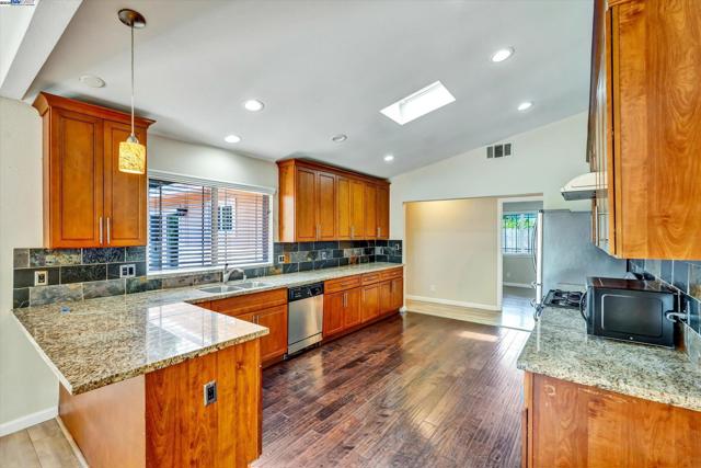 37659 Granville Dr, Fremont CA: https://media.crmls.org/mediaz/e17ab2c8-556c-40f6-975b-6ebf3cf6e458.jpg