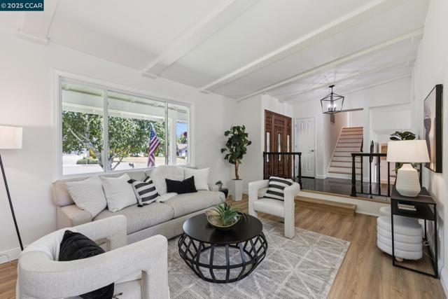 36 Playa Ct, San Ramon CA: https://media.crmls.org/mediaz/e17ad667-af1e-4833-b8d4-c5e2b13d3ed0.jpg