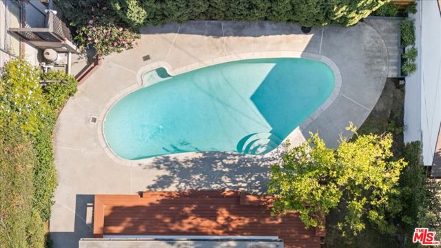12848 Tiara Street, Valley Village CA: https://media.crmls.org/mediaz/e17ada0a-463d-421c-898e-7db10d8fee67.jpg