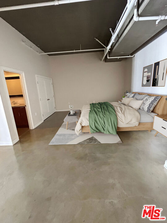 315 W 5th Street, Los Angeles CA: https://media.crmls.org/mediaz/e17b8729-4862-4e08-97d0-6f49ebb69239.jpg
