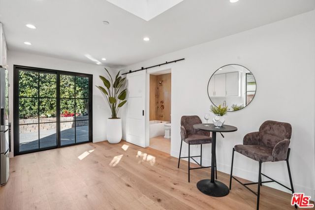 4034 Coolidge Avenue, Culver City CA: https://media.crmls.org/mediaz/e17ba476-1eb9-4c0f-be3f-9283fc8afc27.jpg