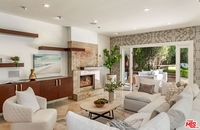 739 20th Street, Santa Monica CA: https://media.crmls.org/mediaz/e17c5d8b-209d-4b9c-bf76-1ba56852d9aa.jpg