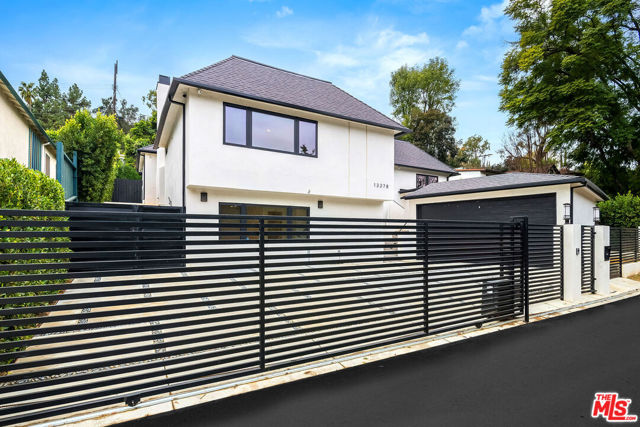13378 Contour Drive, Sherman Oaks CA: https://media.crmls.org/mediaz/e17c77b3-6a5f-4180-ad93-8d0cc7563c2a.jpg