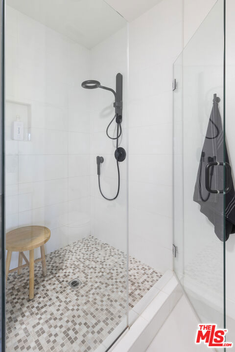 1417 N Lincoln Lane, Los Angeles CA: https://media.crmls.org/mediaz/e17d1649-83b9-49fa-b31b-38f542bdf26d.jpg