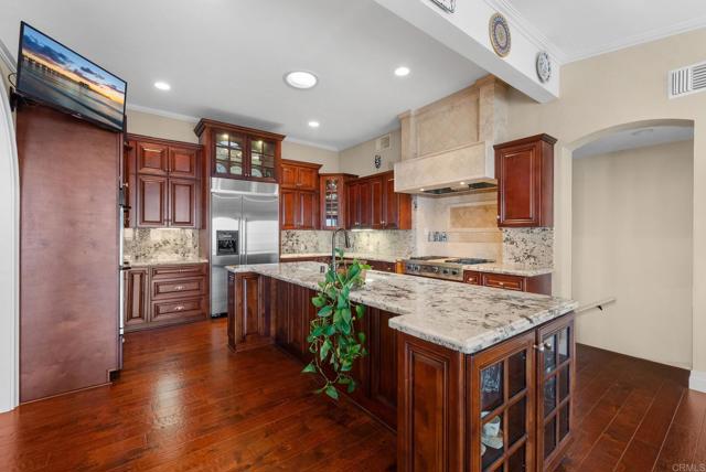 Detail Gallery Image 22 of 75 For 10310 Fuerte Dr, La Mesa,  CA 91941 - 7 Beds | 7/1 Baths