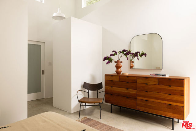 864 Sanborn Avenue, Los Angeles CA: https://media.crmls.org/mediaz/e17d8087-d2ab-4fe6-a7d8-c40883c76b68.jpg