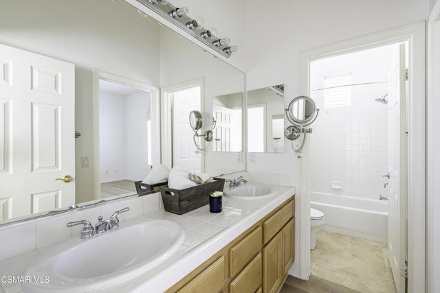 3178 Sunset Hills Boulevard, Thousand Oaks CA: https://media.crmls.org/mediaz/e17e2e54-4427-4b44-a303-ed36b3e88943.jpg