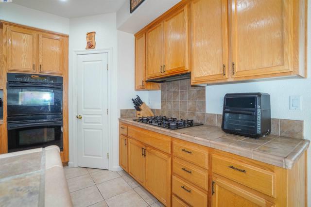 5018 Southport Ct, Antioch CA: https://media.crmls.org/mediaz/e17e4ed3-0dcf-4e73-8c1c-cabd5242af25.jpg