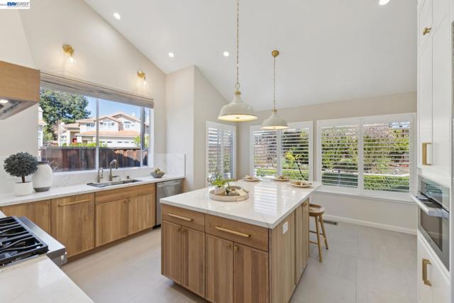 Image 13 of 60 For 674 Crystal Ct