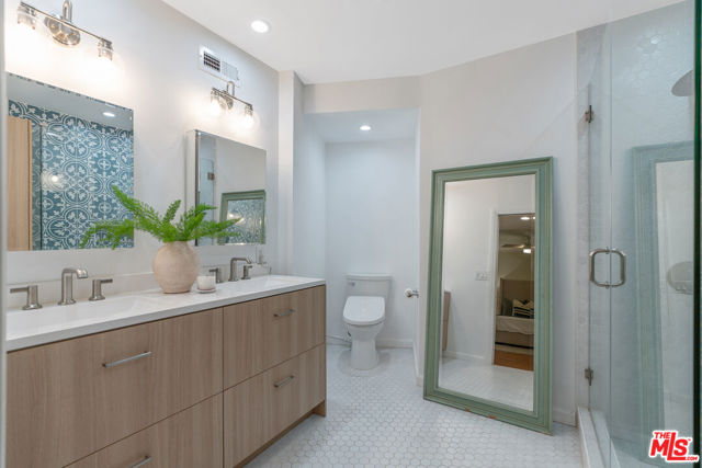 4835 Corbin Avenue, Tarzana CA: https://media.crmls.org/mediaz/e17e9cf4-79c9-4c55-8e0a-d34e7d419bc3.jpg
