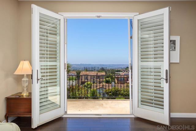 5029 Medalist Ct, Oceanside CA: https://media.crmls.org/mediaz/e17ea470-9022-4396-9803-9b0f6cf8ed45.jpg