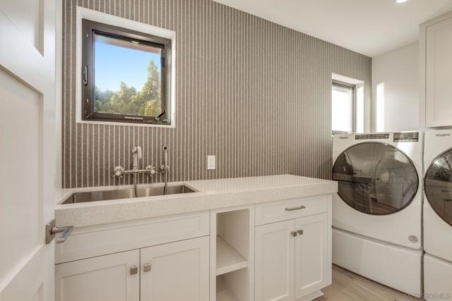 282 Neptune Avenue, Encinitas CA: https://media.crmls.org/mediaz/e17eaca3-ea13-492e-bb33-9158f3ca4c26.jpg