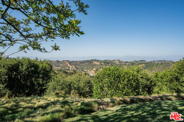 2232 Stradella Road, Los Angeles CA: https://media.crmls.org/mediaz/e17ec8b3-9cc6-405a-82e2-c870ad7eeaf5.jpg