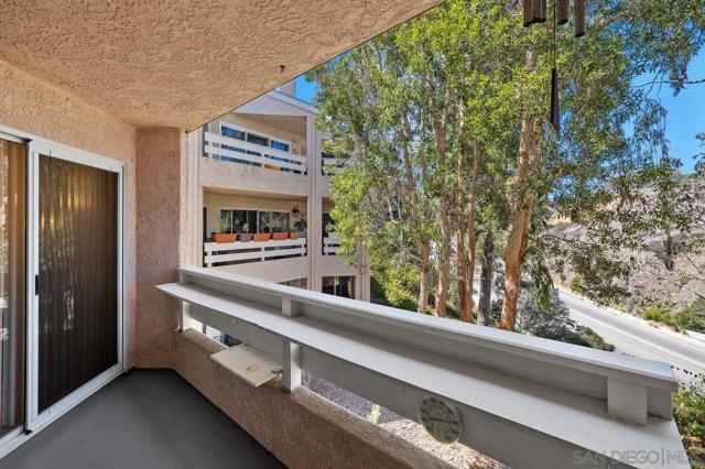 7263 Camino Degrazia, San Diego CA: https://media.crmls.org/mediaz/e17f1897-130c-4a3e-9ba1-c29dd4bb4096.jpg