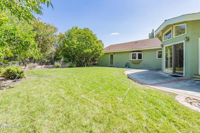 2085 Rayshire Street, Thousand Oaks CA: https://media.crmls.org/mediaz/e17f8f12-2c2b-47b7-a573-900a6547f790.jpg