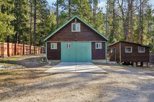 25140 Lodge Road, Idyllwild CA: https://media.crmls.org/mediaz/e17fe4b6-b3e1-44e6-a3d1-1b70a2ac6e6e.jpg
