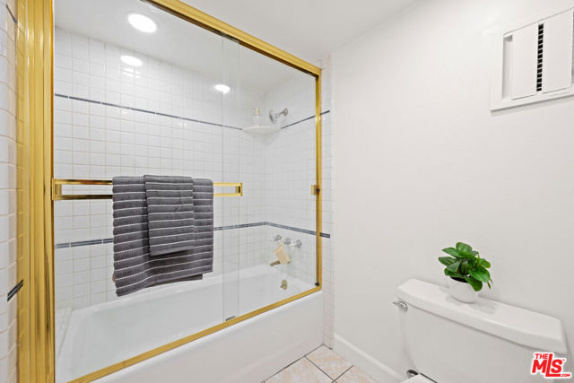 10535 Wilshire Boulevard, Los Angeles CA: https://media.crmls.org/mediaz/e180d0b7-c464-4700-b420-1e4f16b0228c.jpg