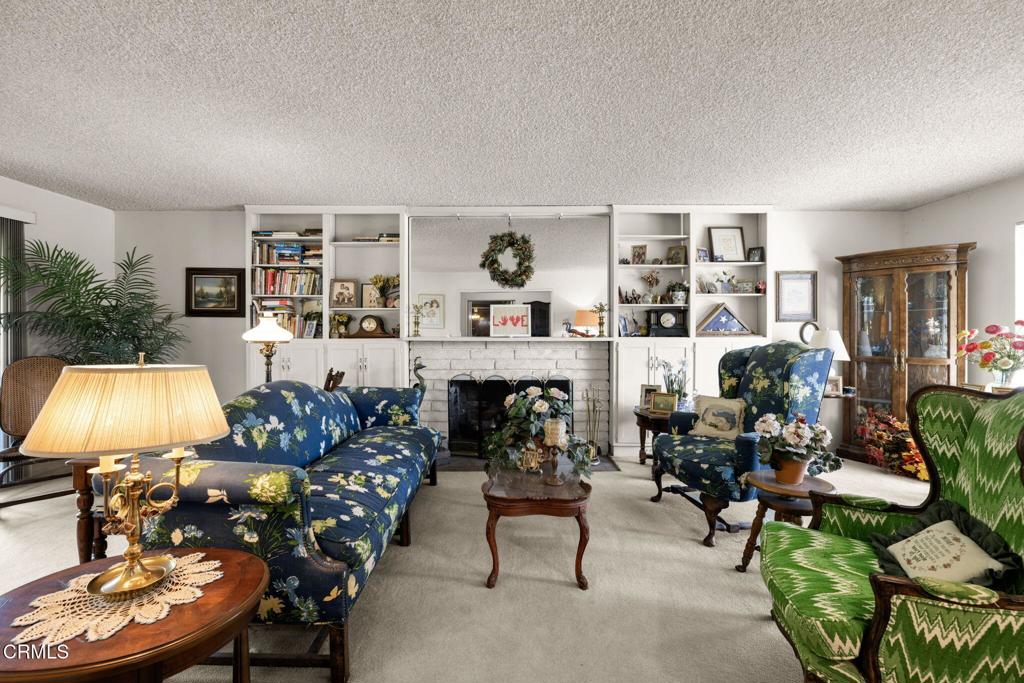 https://media.crmls.org/mediaz/e1810c17-9844-44be-92dd-bb73dd8e15f3.jpg?preset=X-Large
