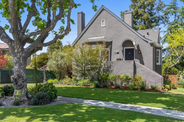2200 Hillside Drive, Burlingame CA: https://media.crmls.org/mediaz/e1814fa7-b2dc-415e-adef-fb50b51976e9.jpg