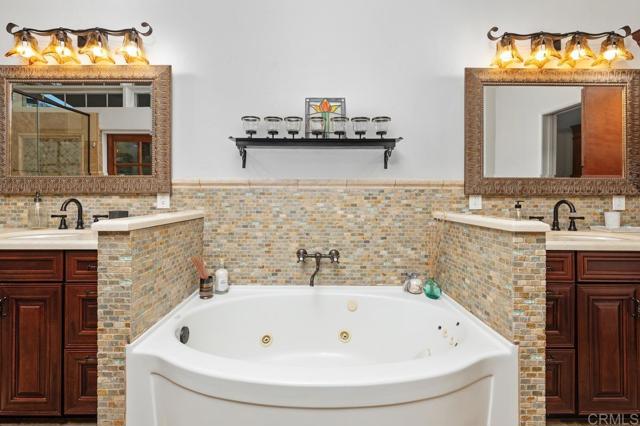 713 Quiet Hills Farm Road, Escondido CA: https://media.crmls.org/mediaz/e182121e-17a6-4cf3-9b0d-19877336e6a4.jpg