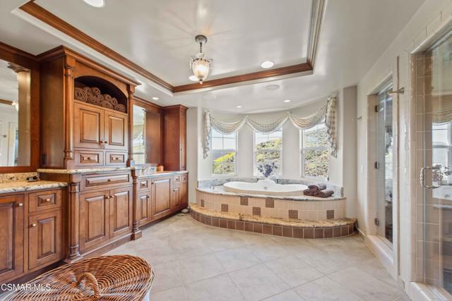 3194 Sunset Hills Boulevard, Thousand Oaks CA: https://media.crmls.org/mediaz/e1822d4a-7a23-4e2b-8e10-23bda42c7c37.jpg