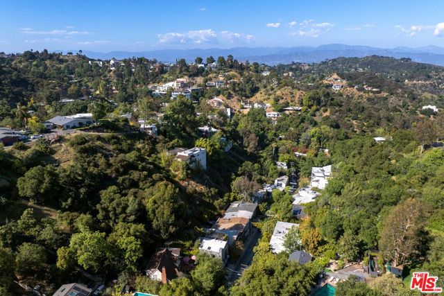 8811 Wonderland Avenue, Los Angeles CA: https://media.crmls.org/mediaz/e1822e8c-6b16-417e-a3a3-8a2af35fe426.jpg