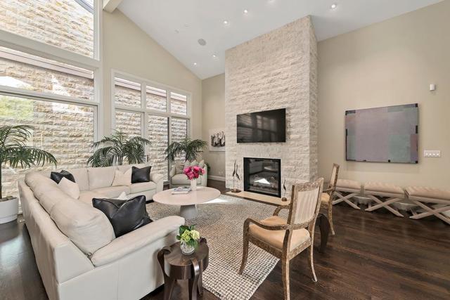 19 Susan Gale Court, Menlo Park CA: https://media.crmls.org/mediaz/e18231fe-78c1-4de4-a39f-1776c3dc54ef.jpg