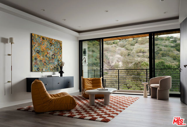 3820 Knobhill Drive, Sherman Oaks CA: https://media.crmls.org/mediaz/e1828079-58ea-4574-8ed0-7eec25eeff92.jpg