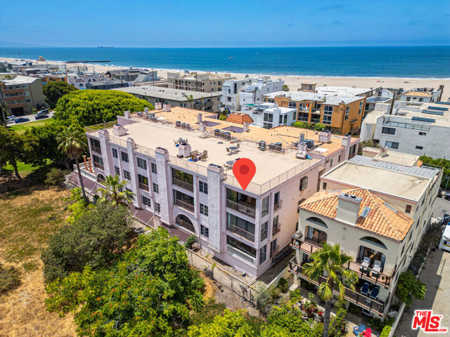 6220 Pacific Avenue, Playa del Rey CA: https://media.crmls.org/mediaz/e182ae44-a88b-4de0-8dba-43dd8210642b.jpg