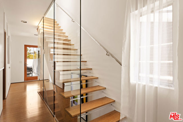 619 San Juan Avenue, Venice CA: https://media.crmls.org/mediaz/e182f337-71d1-4131-a3dd-069e8b01f197.jpg