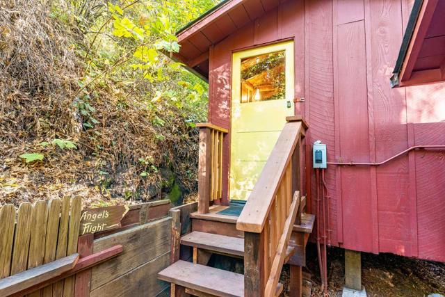 2001 Cathedral Drive, Aptos CA: https://media.crmls.org/mediaz/e1835768-3047-441e-a7e1-185dc6679b09.jpg