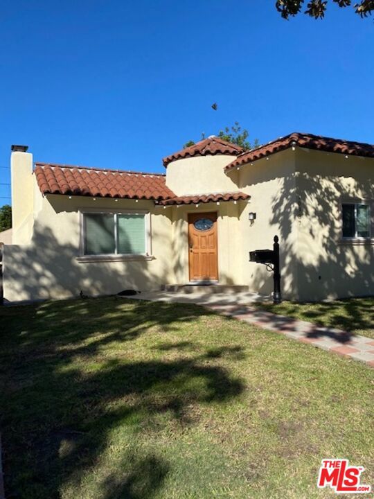 10937 Fairbanks Way, Culver City CA: https://media.crmls.org/mediaz/e1837cad-a2a1-4a2b-adda-7ba57cdcdd62.jpg
