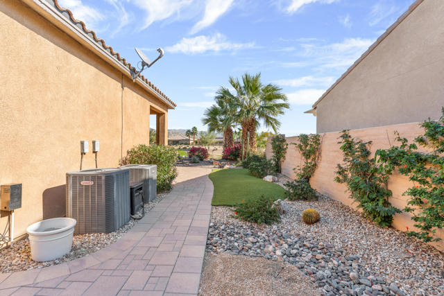 38756 Camino Aguacero, Indio CA: https://media.crmls.org/mediaz/e183ad53-1b0a-4313-b0e1-a841790ab12e.jpg