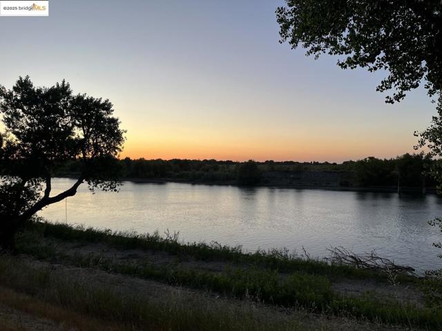 868 Florin RD, Sacramento CA: https://media.crmls.org/mediaz/e1842994-ef03-4159-89c3-fafbfed4bdeb.jpg