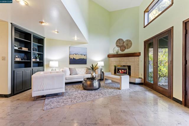 39 Mira Loma Rd, Orinda CA: https://media.crmls.org/mediaz/e184d44d-05f3-49b0-871e-302e4baa5c6b.jpg