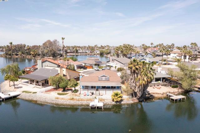 5514 Marlin Ct, Discovery Bay CA: https://media.crmls.org/mediaz/e184f2dd-6ae4-41b6-9354-9da3418e5237.jpg