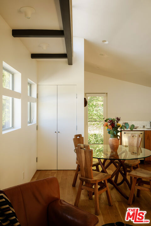 8866 Wonderland Avenue photo 45