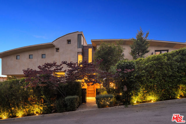 Drew Fenton | 1535 Umeo Road Pacific Palisades CA | MLS: 6904858