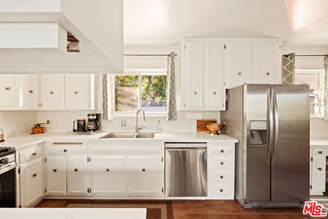 5940 Varna Avenue, Valley Glen CA: https://media.crmls.org/mediaz/e185d64e-f960-44a6-83de-4d1262409b0f.jpg