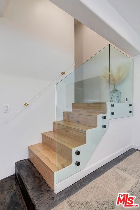 1521 S HAYWORTH Avenue, Los Angeles CA: https://media.crmls.org/mediaz/e186210a-b47d-476a-91a6-6974f505d83a.jpg