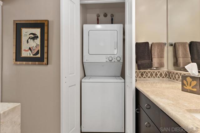 1810 Avenida Del Mundo, Coronado CA: https://media.crmls.org/mediaz/e186b51a-5f56-4c23-a67f-a32efe4ff09e.jpg