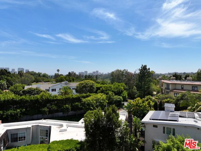 1120 Summit Drive, Beverly Hills CA: https://media.crmls.org/mediaz/e1877fbe-5bda-40d8-b130-4833a9ba22d2.jpg