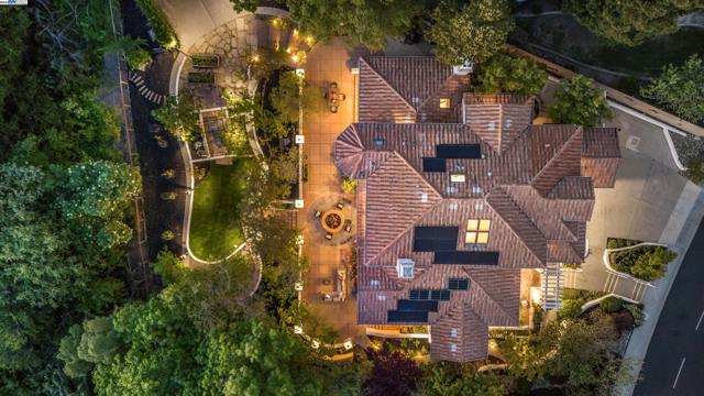 45221 Rutherford Ter, Fremont CA: https://media.crmls.org/mediaz/e1878414-99ba-4515-bf1a-bc4c759cef21.jpg