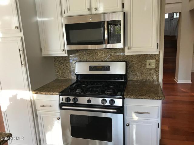 637 Arroyo Oaks Drive, Westlake Village CA: https://media.crmls.org/mediaz/e187a007-609a-4ce8-abca-f22d546c0b76.jpg