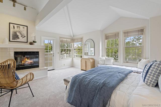 717 C Ave, Coronado CA: https://media.crmls.org/mediaz/e188128a-89ad-48b0-bb44-cbc8863eb547.jpg