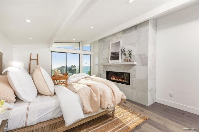 5527 Calumet Ave, La Jolla CA: https://media.crmls.org/mediaz/e188133d-1a8f-432b-bd56-1b76d2afdd4e.jpg