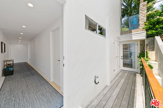 24928 Malibu Road, Malibu CA: https://media.crmls.org/mediaz/e188564d-8c05-4de7-833c-66cac217fc1c.jpg