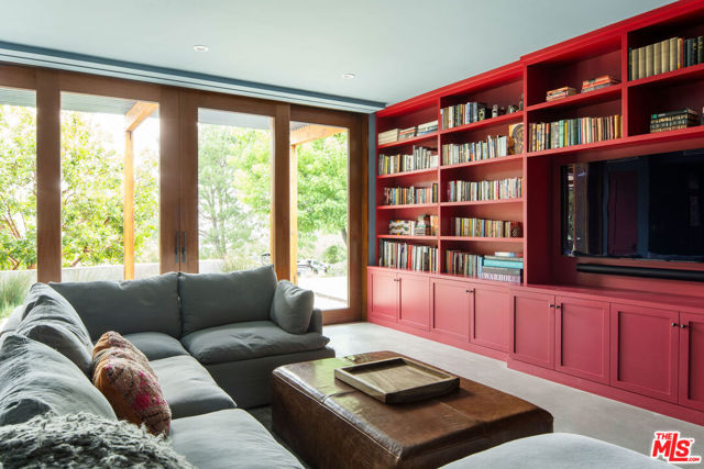 22575 Monte Vista Drive, Topanga CA: https://media.crmls.org/mediaz/e188b403-8547-4530-a1c1-53f082813b01.jpg